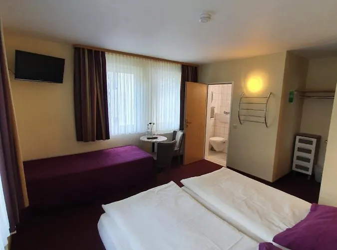 ベルグシュロスヒェン ホテル 2*