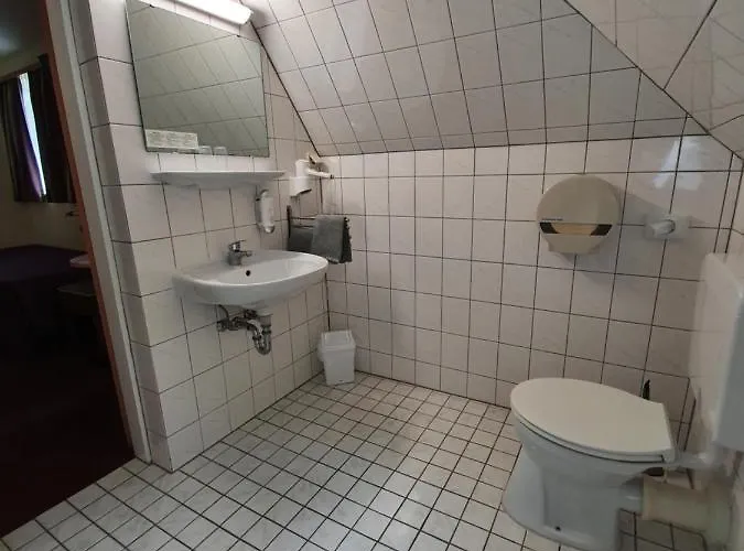 ベルグシュロスヒェン ホテル 2*